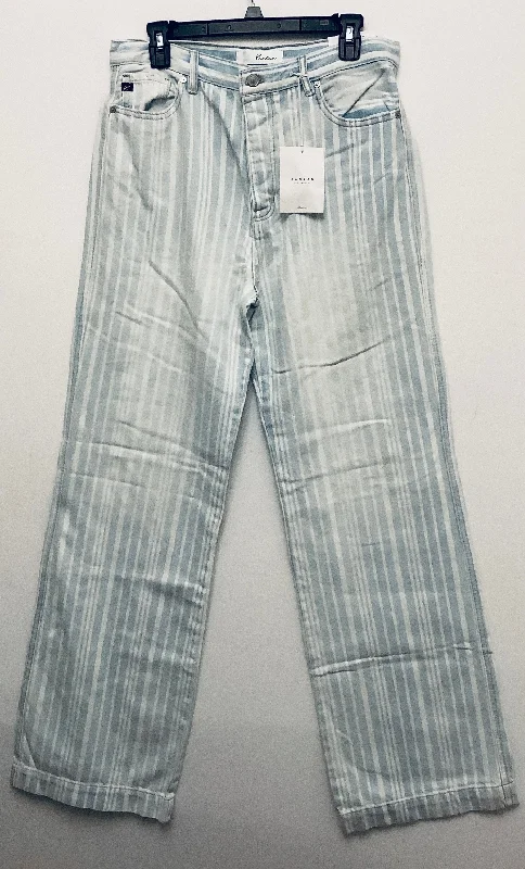 Jeans with a lightweight denim fabric for summer wear and breathabilityJeans Straight By Kancan In Blue Denim, Size: 8