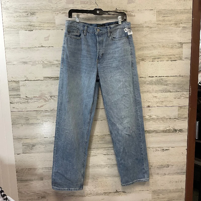 Stretch denim jeans with a fitted waist and loose legs for a comfortable and flattering fitJeans Straight By Banana Republic In Blue Denim, Size: 6